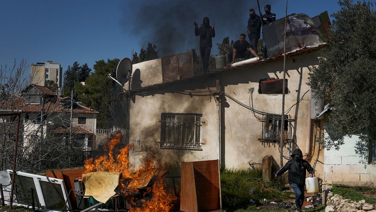 مواجهات في فلسطينيين وقوات إسرائيلية على خلفية قرار إخلاء حي الشيخ جراح