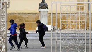 Μικροί μαθητές σε πλατεία στην Λευκωσία