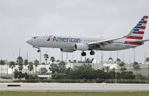طائرة تابعة للخطوط الجوية الأمريكية أثناء هبوطها في مطار ميامي الدولي بولاية ميامي 27 يوليو 2020