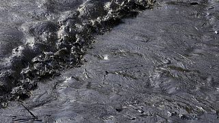 Tonga'daki yanardağ patlamasının yol açtığı dev dalgalar Peru'da bir gemiden petrol sızıntısına neden oldu
