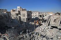 Coligação que combate no Iémen iniciou campanha de bombardeamentos contra os Houthis