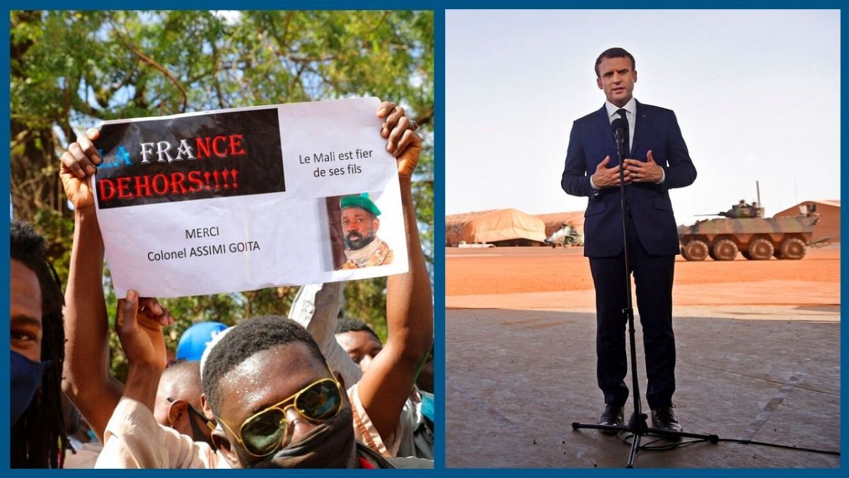 A g. : lors d'une manifestation à Bamako (Mali), le 14/01/2022 - A dr. : Emmanuel Macron en visite à Gao (nord du Mali), le 19/05/2017