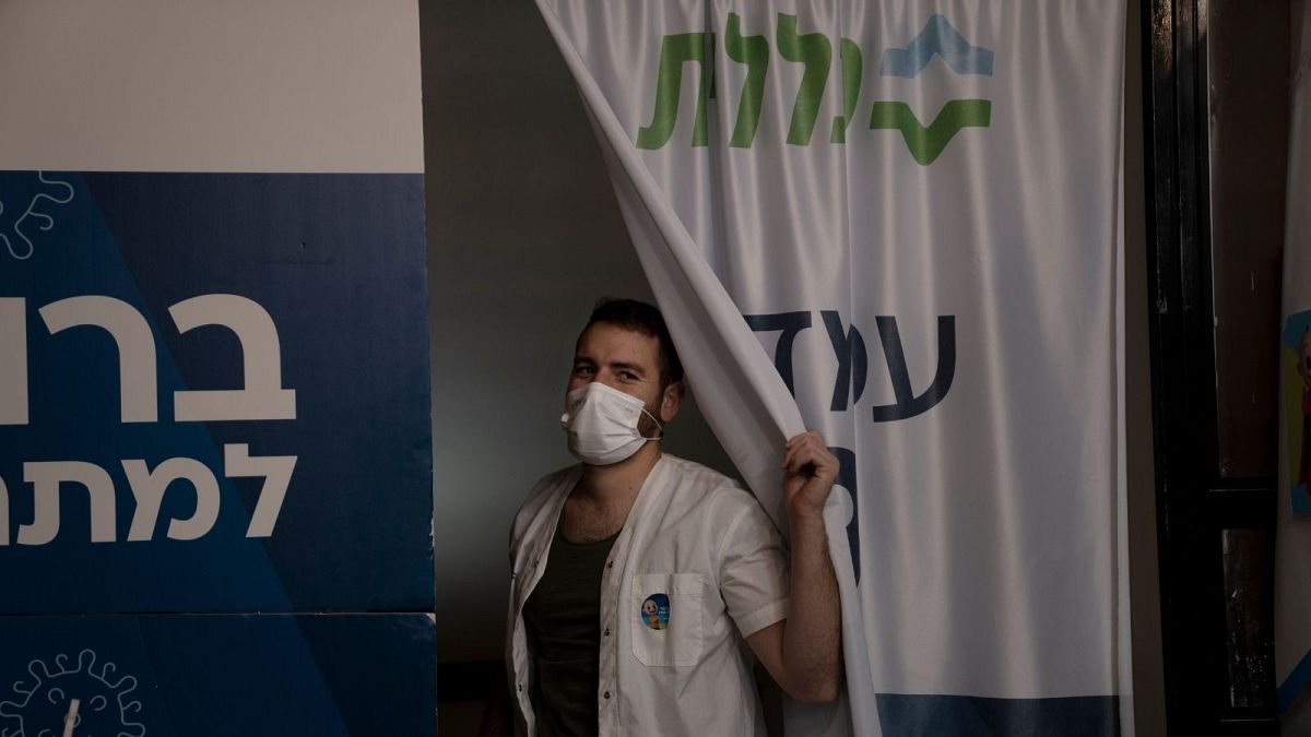 تزریق دُز چهارم واکسن فایزر و مدرنا در اسرائیل