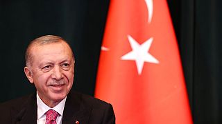 الرئيس التركي رجب طيب أردوغان خلال مؤتمر صحفي بعد اجتماعه مع رئيس الوزراء الألباني إيدي راما، في تيرانا، ألبانيا، الاثنين 17 يناير 2022.