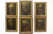 5 Osmanlı padişahı ve Timur İmparatorluğu'nun kurucusu Timur'un İskoçya'daki bir malikanenin çatısında bulunan portreleri