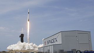 SpaceX lança 49 satélites ao espaço