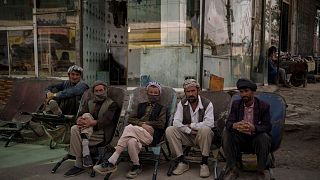 مردم افغانستان با یک زمستان سخت و بحران اقتصادی دست و پنجه نرم می‌کنند.