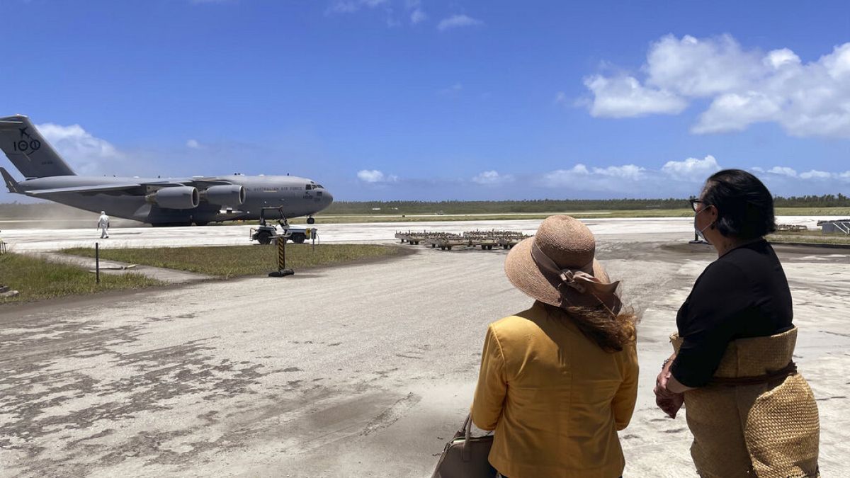 Άφιξη αυστραλιανού αεροσκάφους με ανθρωπιστική βοήθεια στην Τόνγκα