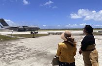 Ajuda humanitária começa a chegar a Tonga