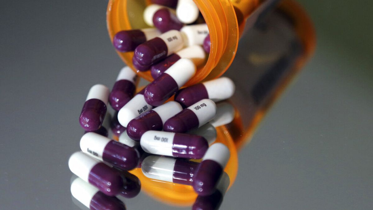 Uzmanlar aşırı ve bilinçsiz ilaç kullanımna karşı uyarıyor
