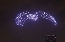 Des essaims de drones illuminent le ciel à Dubaï