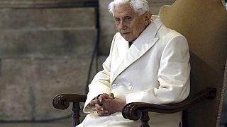 Der emeritierte Papst Benedikt XIV im Jahr 2015 im Vatikan. In seiner Zeit als Erzbischof in München soll er laut einem neuen Bericht Missbrauchstäter geschützt haben.