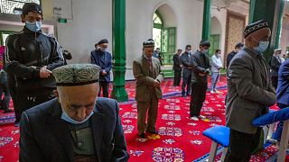 مسلمانان ایغور در مسیجدی در استان سین‌کیانگ چین