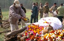   ویدئو؛ جسد ببر «ابرمادر» به سنت هندوها تشییع شد