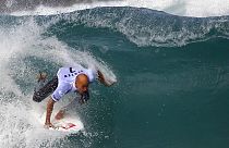 Der US-Amerikaner Kelly Slater gilt als absolute Surf-Legende: Mit 49 Jahren nimmt er weiter an Weltmeisterschaften teil - und hat sie bereits 11 Mal gewonnen.