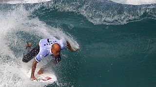 Der US-Amerikaner Kelly Slater gilt als absolute Surf-Legende: Mit 49 Jahren nimmt er weiter an Weltmeisterschaften teil - und hat sie bereits 11 Mal gewonnen.