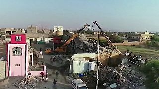 Разрушенная авиаударом тюрьма в йеменском городе Саада