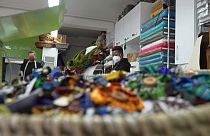 En Italie, un atelier de couture redonne l'espoir aux femmes migrantes