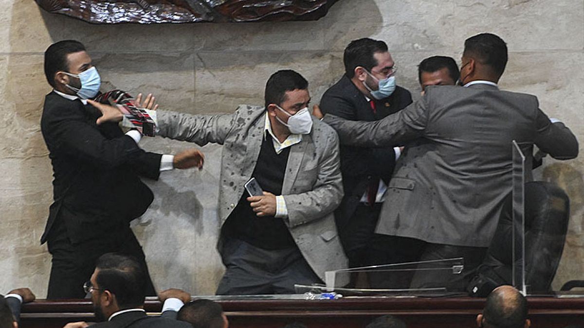 18 elementos do Partido de Xiomara Castro na origem do caos na eleição para a presidência do Parlamento