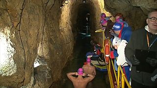 Extraña competición de natación en el interior de una mina en Polonia