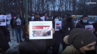 Tüntetés Oslóban a tálib küldöttség fogadása ellen