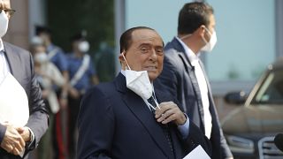 Berlusconi renuncia a la presidencia y da "un paso más en el camino de la responsabilidad nacional"