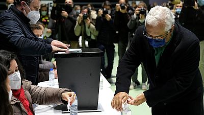 António Costa joins in early voting a week ahead of Portugal’s general election
