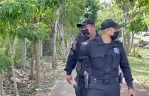 AP/ Policías mexicanos buscan al autor de las muertes