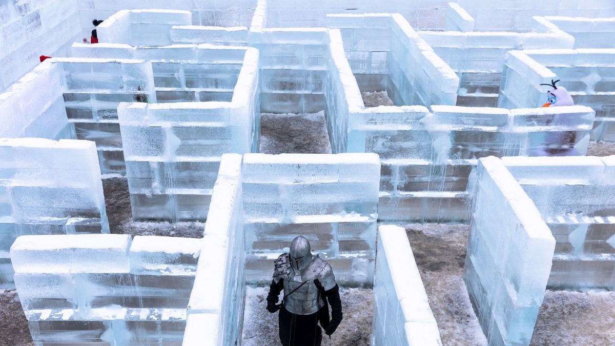 Labyrinth aus fast 3000 Eisblöcken 