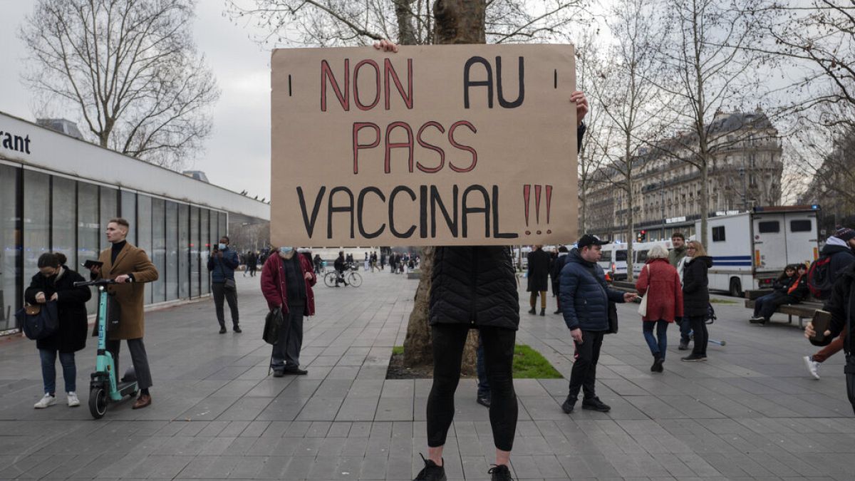 Hétfőtől az oltatlanok szinte sehova nem mehetnek Franciaországban