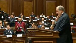 Armenien: Überraschender Rücktritt von Präsident Armen Sarkissjan 