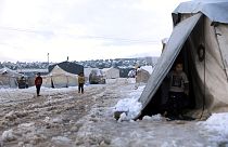 Forte nevão provocou muitos constrangimentos aos habitantes de um campo de deslocados na Síria
