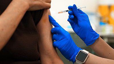 Em França torna-se obrigatória a apresentação de um passe de vacinação apartir desta segunda-feira