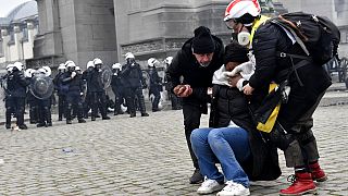 Ötvenezren tüntettek Brüsszelben a korlátozások, oltás és maszkviselés ellen