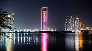 امارات می‌گوید که دو موشک حوثی‌ها را بر فراز ابوظبی منهدم کرده است.