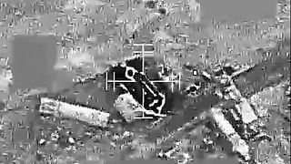 BAE savaş uçakları, Husilerce Yemen'den gönderilen balistik füzelerin fırlatıldığı yeri imha ettiğini gösteren video yayınladı