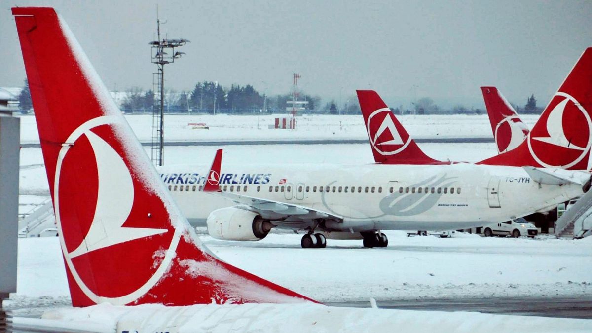 بارش برف در فرودگاه استانبول. عکس: آرشیو