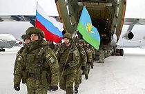 Kazakistan'a giden Rus Barış Gücü askerleri