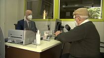 "Öreg vagyok, nem hülye" - kampány az idősek bankolásáért