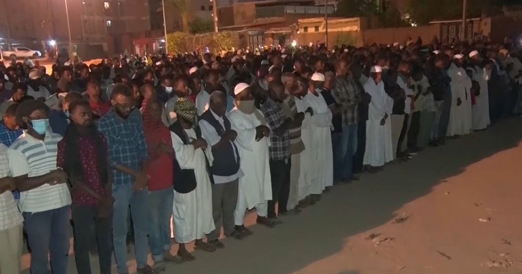 Sudan: Hundreds mourn at funeral of 26 year old protestor