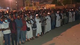 Sudan: Hundreds mourn at funeral of 26 year old protestor 
