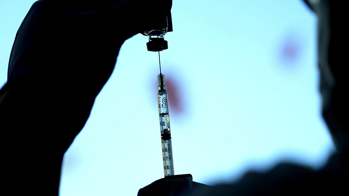 تحالف فايرز/بايونتيك أعلن أنه بدأ استقبال متطوّعين لتجربة سريرية ترمي إلى اختبار السلامة والاستجابة المناعية للقاح مضاد للمتحوّرة أوميكرون من فيروس كورونا 25 يناير 2022
