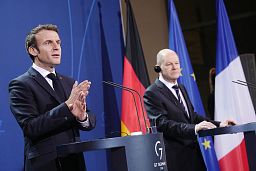 German Chancellor Olaf Scholz (R) and French President Emmanuel Macron address a joint press conference ahead of talks at the Chancellery in Berlin on January 25, 2022. 