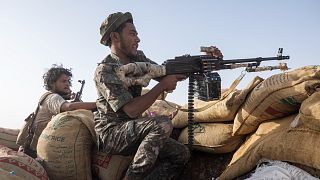 مقاتل يمني مدعوم من قوات التحالف بقيادة السعودية