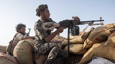 مقاتل يمني مدعوم من قوات التحالف بقيادة السعودية 