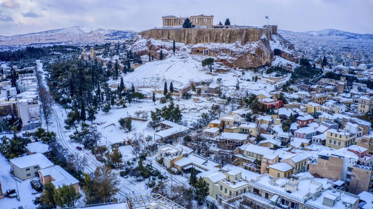 Άποψη από τον χιονισμένο λόφο της Ακρόπολης