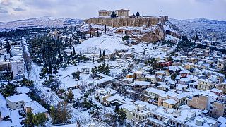 Άποψη από τον χιονισμένο λόφο της Ακρόπολης