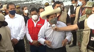 Pedro Castillo se comprometió con los pescadores que ya no pueden salir a faenar desde el derrame