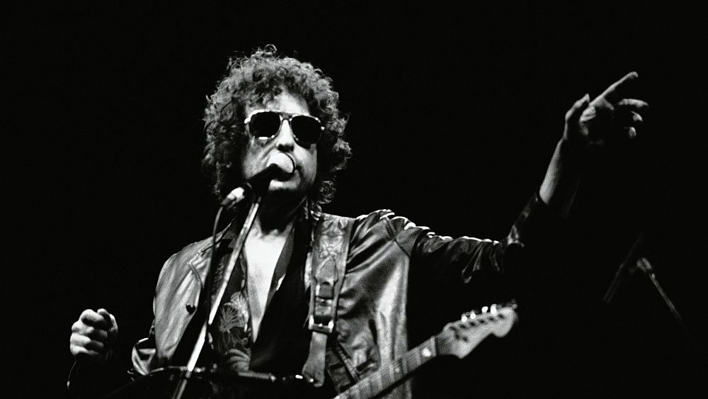 bob-dylan-sells-entire-back-catalogue-of-recorded-music-to-sony