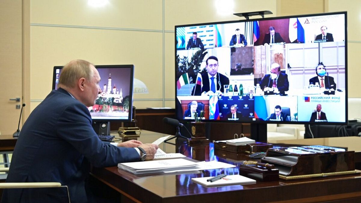 Putin presiede l'incontro con le imprese italiane